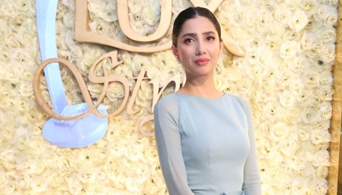 LSA 2021: Mahira Khan gushes over her iconic blue over-lap dress from 2012 win