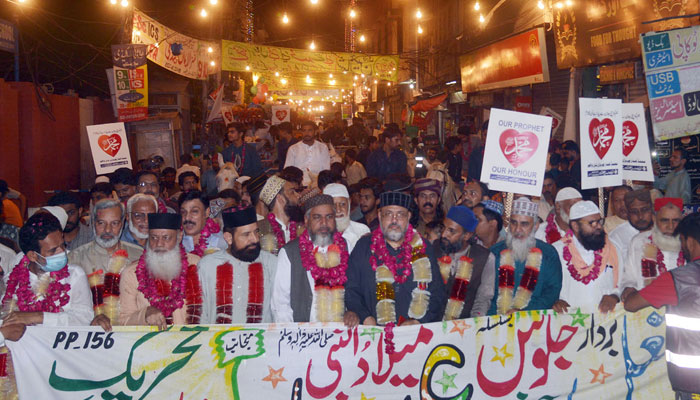 ربیع الاول کا آغاز، لاہور میں مشعل بردار جلوس