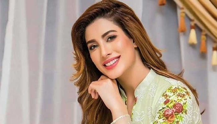 لکس اسٹائل ایوارڈز: مہوش حیات اسٹیج پر جلوہ گر ہونے کیلئے پُرجوش