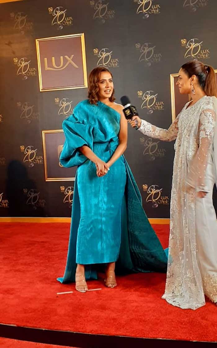 GEO LSA 2021: Mansha Pasha looks drop-dead gorgeous in floor-length gowns