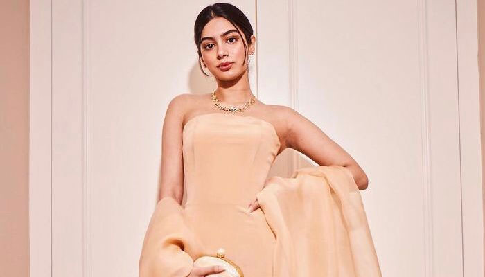 Khushi Kapoor flaunts her style in recent post