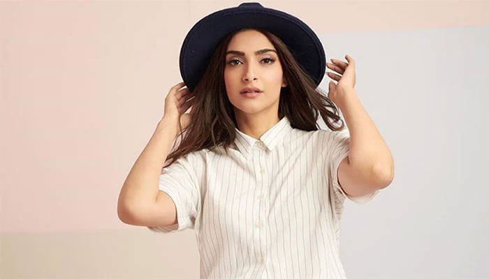 Sonam Kapoor gushes over her ‘ cute’ childhood: See post 