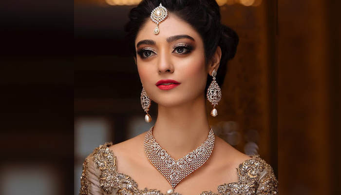نور ظفر خان چرس پیتی ہیں ؟