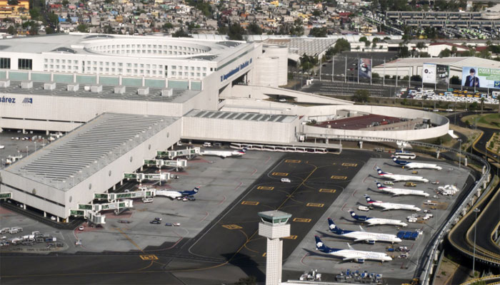 میکسیکو سٹی ایئرپورٹ کے باہر فائرنگ، دو افراد زخمی