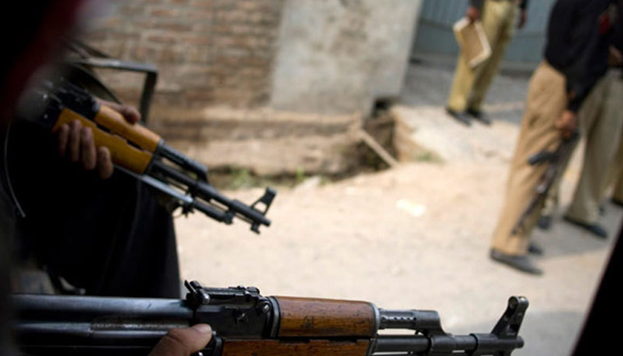 پشاور،ارمڑ میں پولیس اور سیکورٹی فورسز پر فائرنگ، 1 اہلکار زخمی، 1 ملزم ہلاک
