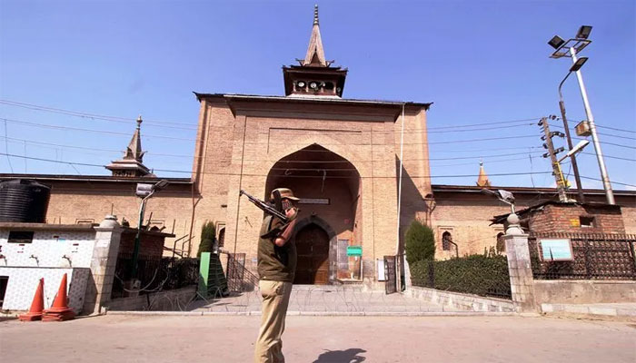بھارتی فورسز نے کشمیریوں کو جامع مسجد سرینگر میں نماز جمعہ کی ادائیگی سے روک دیا