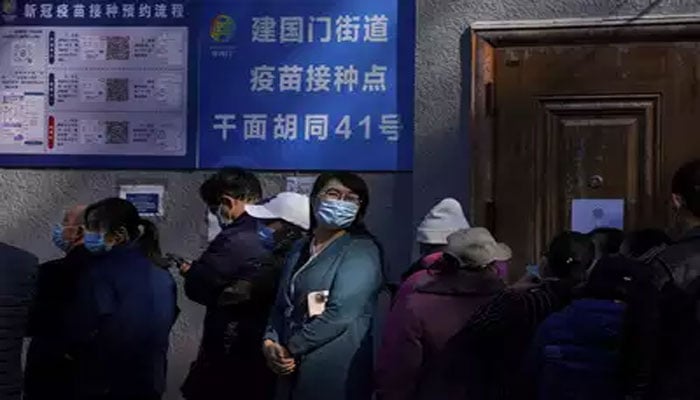 چین میں کورونا کی نئی لہر کے بعد مختلف شہروں میں پابندیوں میں اضافہ