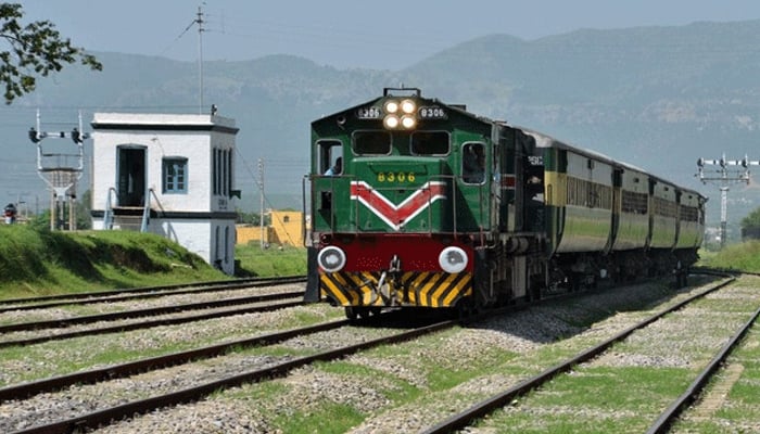 پاکستان ریلوے نے مسافر ٹرینوں کےکرایوں میں اضافہ کردیا