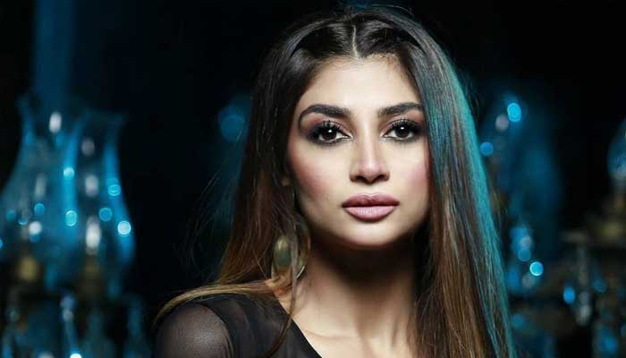 Zoya Nasir tears up while relating painful incident