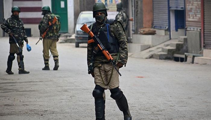 مقبوضہ کشمیر: بھارتی فورسز کی جارحیت،  کئی اضلاع میں محاصرے اور تلاشی، تین نوجوان گرفتار