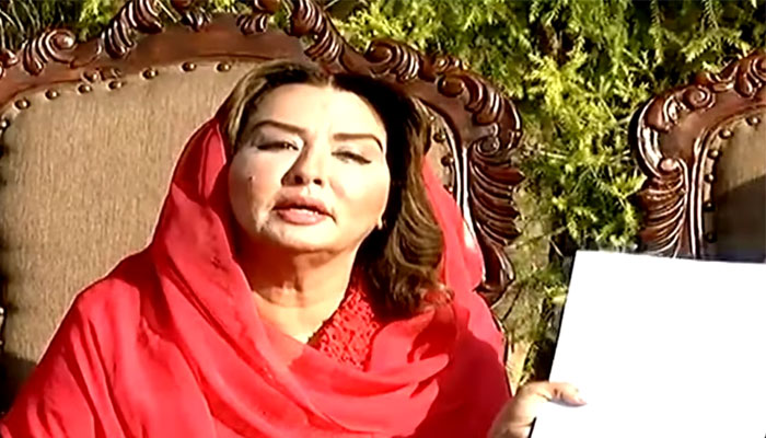 عاصمہ عالمگیر نے ڈپٹی کمشنر پشاور کا بھیجا گیا خط پھاڑ دیا
