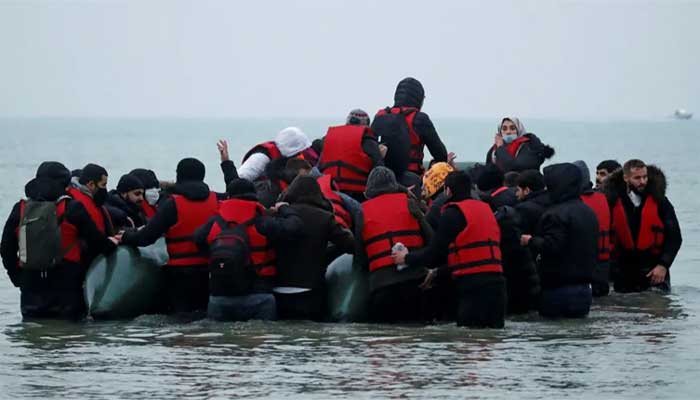 فرانس سے انگلینڈ جانے والے 20 سے زائد تارکین وطن ڈوب کر ہلاک