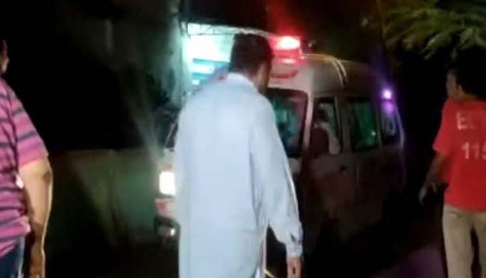 کراچی، دھند کے باعث بس اور ٹرک میں ٹکر، 2 افراد ہلاک