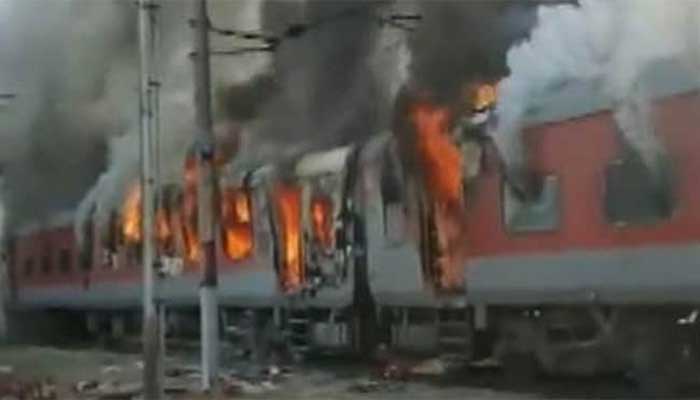 بھارت: مدھیا پردیش میں مسافر ٹرین کی 4 بوگیوں میں آگ لگ گئی