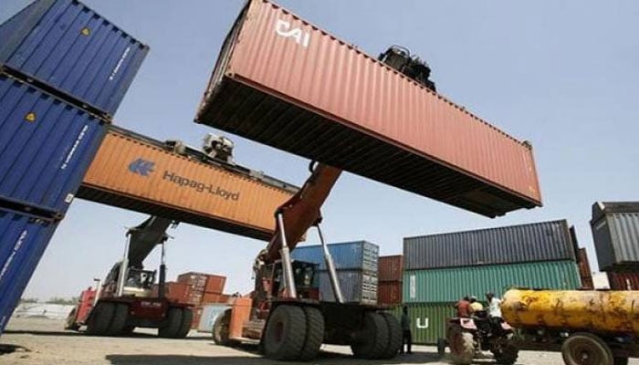 پاکستان کا تجارتی خسارہ 94 فیصد بڑھ گیا، وزارت منصوبہ بندی کی سہ ماہی رپورٹ میں انکشاف