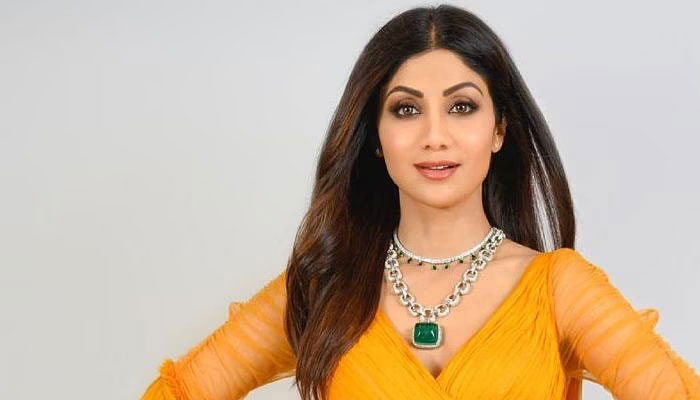 Shilpa Shetty kickstarts her weekend amidst books: See Post 