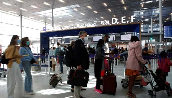 فرانس کا جنوبی افریقا سے آنے والی پروازوں پر پابندی ختم کرنے کا فیصلہ