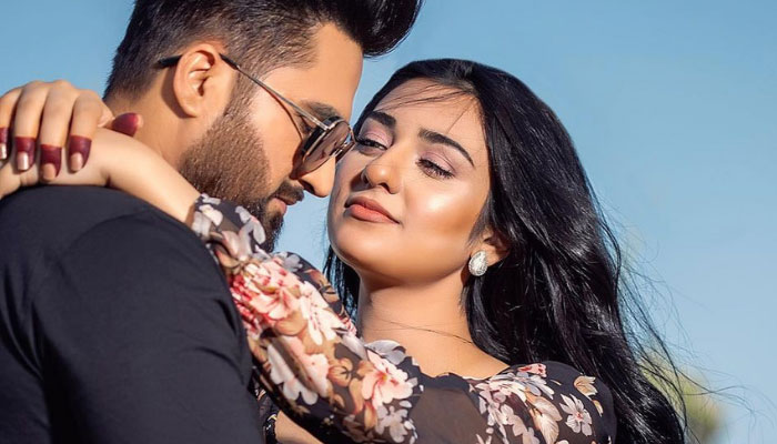 Netizens bash Sarah Khan, Falak Shabbir for showing off love during trip