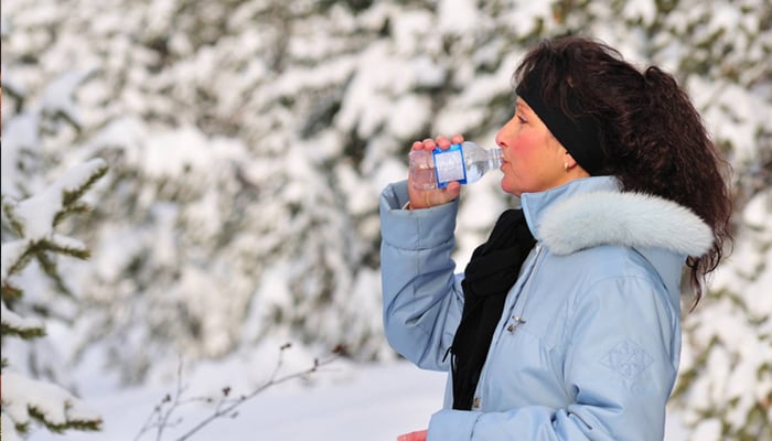سردیوں میں گرم پانی پینے کے صحت پر اثرات