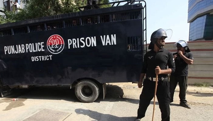 لاہور: ماڈل ٹاؤن کچہری سے 10 قیدی فرار