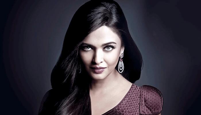 Aishwarya Rai Bachchan announces comeback with glamour project