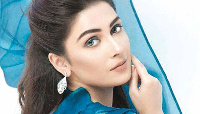 Ayeza khan’s sparkling look takes fans with a bang:See Post 