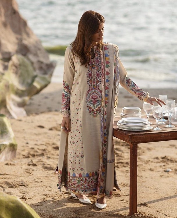 Syra Yousuf flaunts her winter elegance: See Post