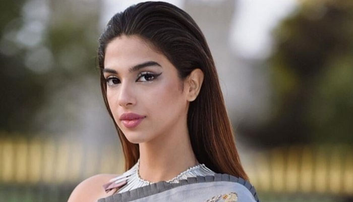 Sonya Hussyn flaunts her beauty in breathtaking photoshoot