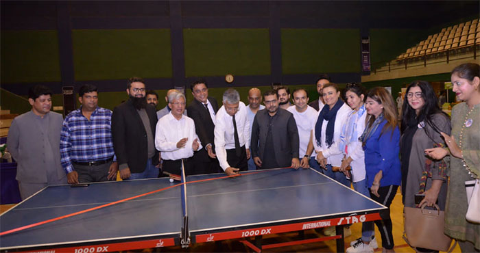 سلامیہ کلب ٹیبل ٹینس چیمپیئنز لیگ کا افتتاح کر رہے ہیں ۔ انٹرنیشنل کوچ عارف خان، ٹورنامنٹ ڈائریکٹرفواد الرحمن اور دیگر بھی موجود ہیں