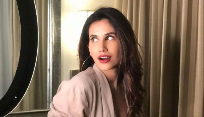 Sonnalli Seygall does not want new Omicron scare to affect her career: ‘Keep Working’
