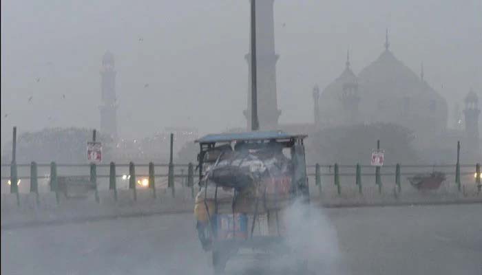 دھند کے باعث لاہور سے شیخوپورہ تک موٹر وے بند