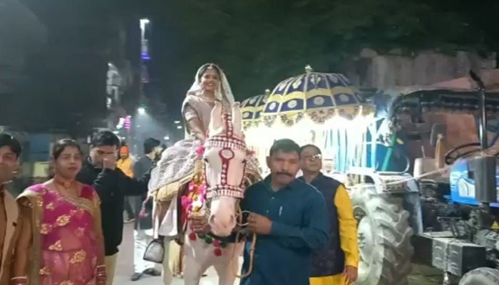 دلہن بارات لے کر دولہا کے گھر پہنچ گئی