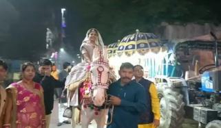 دلہن بارات لے کر دولہا کے گھر پہنچ گئی 