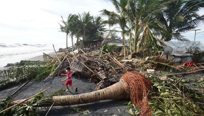 فلپائن میں سمندری طوفان ، اموات 90 سے متجاوز