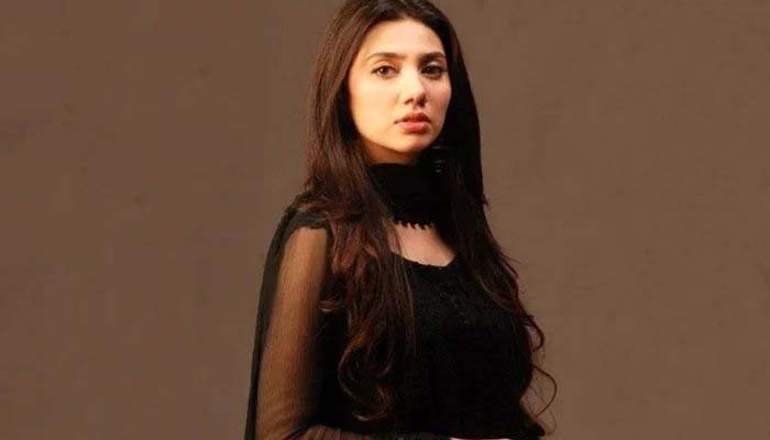 Mahira Khan blows the candles with son Azlaan