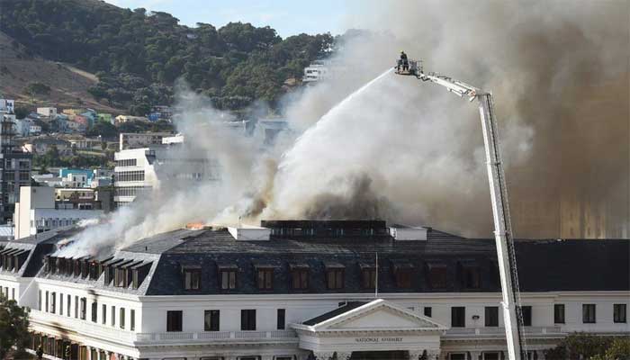 جنوبی افریقی پارلیمنٹ بلڈنگ میں لگی آگ پر قابو پالیا گیا، ایک شخص گرفتار