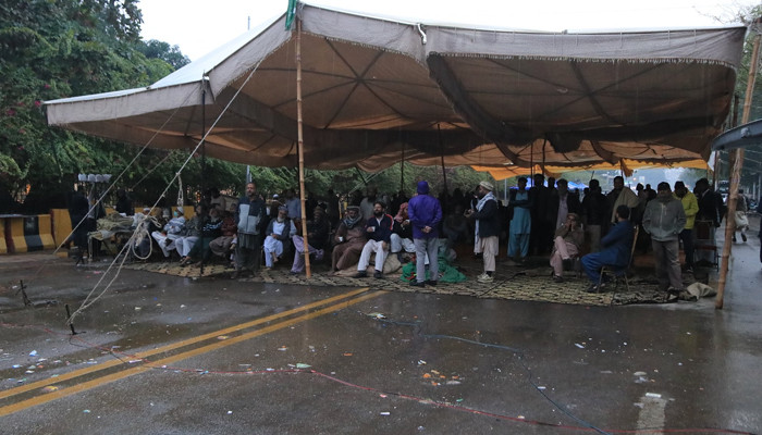 Heavy rain in Karachi, sit-in of Jamaat-e-Islami continues for sixth day