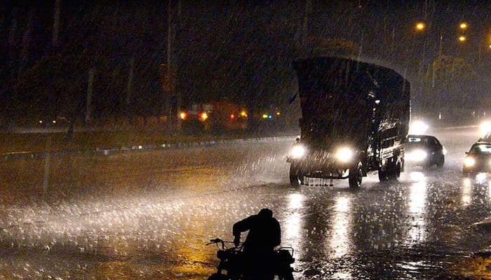 کراچی کے مختلف علاقوں میں ایک بار پھر بارش شروع