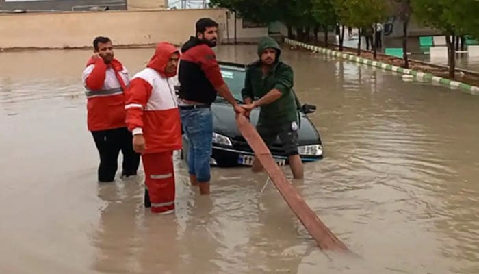 جنوبی ایران میں بارشیں اور سیلاب، 8 افراد ہلاک