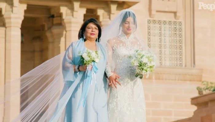 Mom Madhu Chopra turns chef for Priyanka Chopra amid recent reunion 