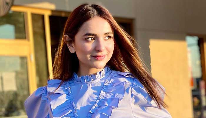 Yumna Zaidi recites powerful piece of poetry for dear mommy: Watch 