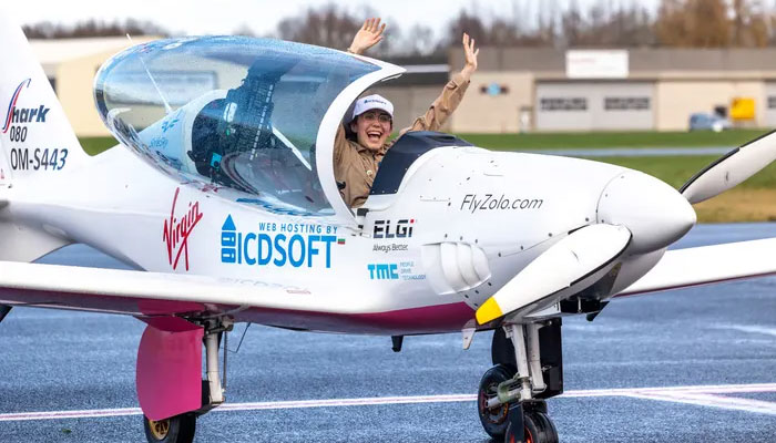 تنہا دنیا کا چکر لگانے والی کم عمر ترین خاتون پائلٹ