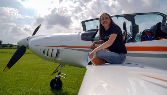 تنہا دنیا کا چکر لگانے والی کم عمر ترین خاتون پائلٹ