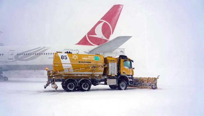 ترکی: استنبول میں شدید برفباری کے بعد ایئرپورٹ پروازوں کے لیے بند