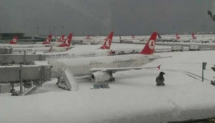 برفانی طوفان کے بعد استنبول ایئرپورٹ پر 24 گھنٹوں بعد پہلی پرواز کی آمد