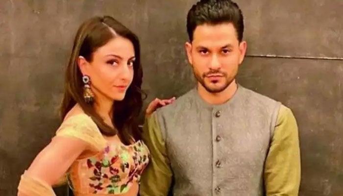 Soha Ali Khan, Kunal Kemmu dish out major couple goals on wedding anniversary 