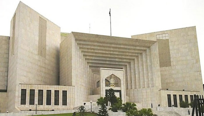 تاحیات نااہلی کیخلاف آئینی درخواست اعتراض لگا کر واپس
