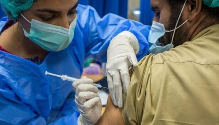 پاکستان میں انسداد کورونا ویکسین لگانے کے عمل کو ایک سال مکمل ہو گیا۔