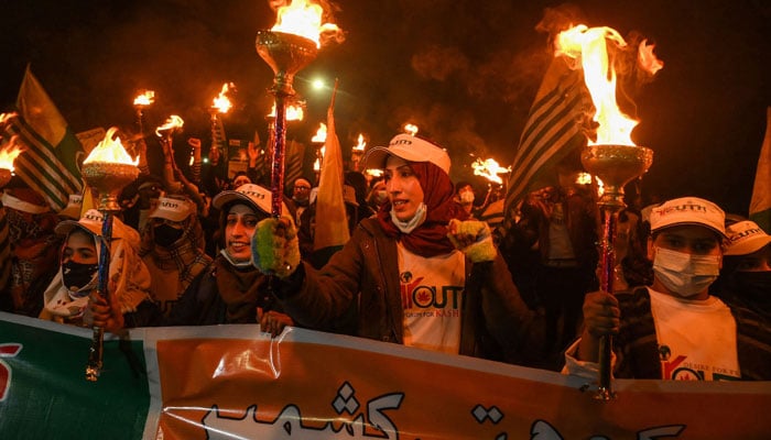 پاکستان سمیت دنیا بھر میں آج یومِ یکجہتی کشمیر منایا جائے گا