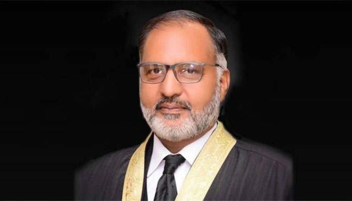 سابق جج شوکت عزیز صدیقی کی برطرفی کے خلاف اپیل کی جلد سماعت کے لیے درخواست دائر